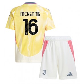 Juventus Weston McKennie #16 Bortatröja Barn 2024-25 Kortärmad (+ Korta byxor)