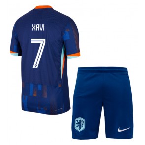 Nederländerna Xavi Simons #7 Bortatröja Barn EM 2024 Kortärmad (+ Korta byxor)