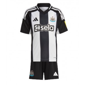 Newcastle United Hemmatröja Barn 2024-25 Kortärmad (+ Korta byxor)