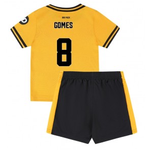 Wolves Joao Gomes #8 Hemmatröja Barn 2024-25 Kortärmad (+ Korta byxor)