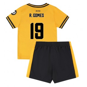 Wolves Rodrigo Gomes #19 Hemmatröja Barn 2024-25 Kortärmad (+ Korta byxor)