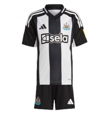 Newcastle United Hemmatröja Barn 2024-25 Kortärmad (+ Korta byxor)